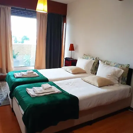 Familiar No Centro De Gaia Apartamento