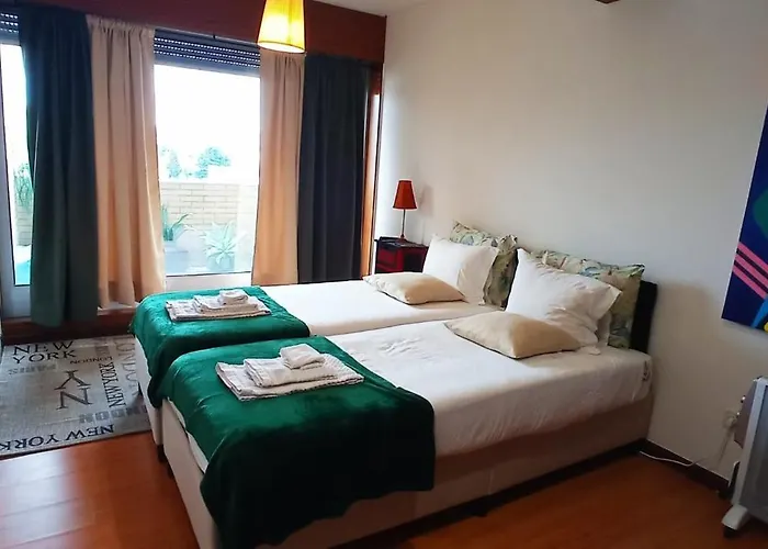 Familiar No Centro De Gaia Apartamento