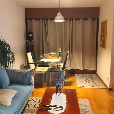 Familiar No Centro De Gaia Apartmán *